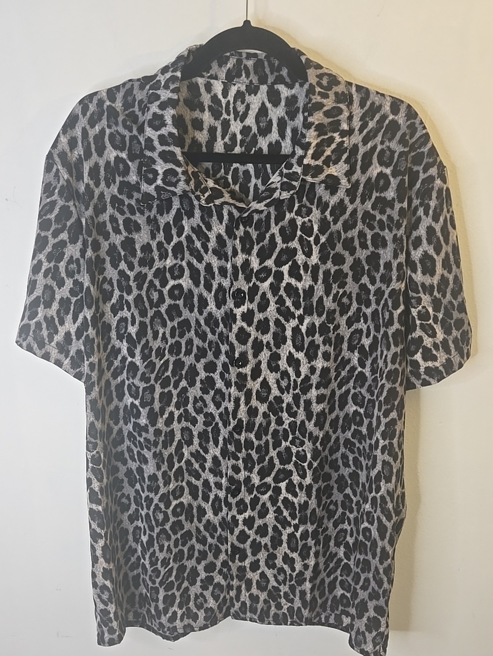 Manfinity Men's Short Sleeve Button-Up Leopard Print Shirt - Black & Gray